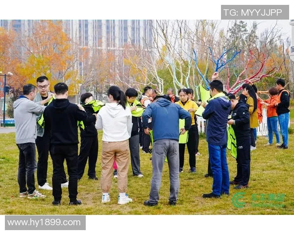 重庆飞盘队快攻战术揭秘:飞盘深度解析与团队协作的完美结合 重庆飞盘队快攻战术揭秘:飞盘深度解析与团队协作的完美结合