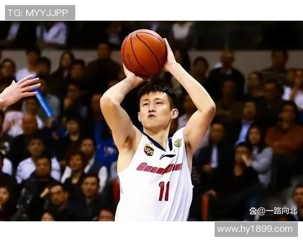 周鹏：从篮球场上的拼搏者到生活中的榜样，展现不屈精神与坚持信念