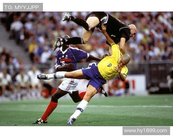 96年尤文图斯与曼联巅峰对决回顾足球历史上的经典战役与传奇瞬间