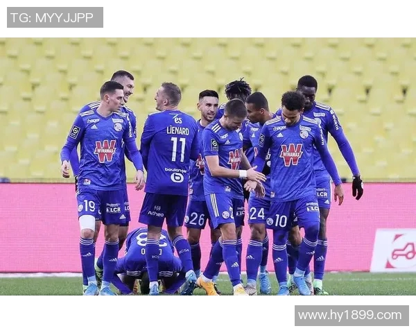 里昂与史特拉斯堡球队对决分析及赛季表现评估